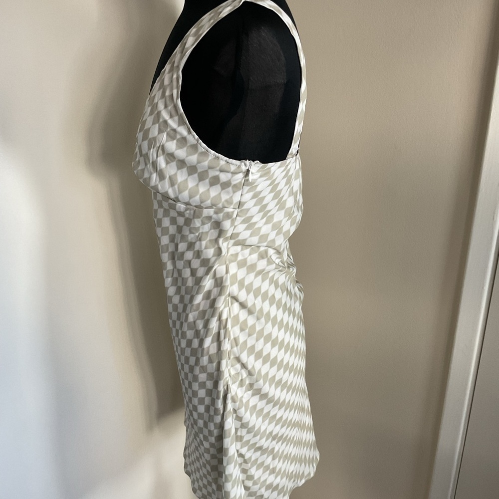 Princess Polly Granberg Mini Dress Size 8 Checkered V-Neck Black White Plaid - Picture 8 of 8